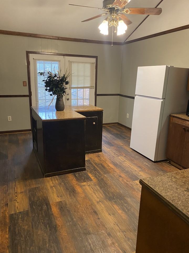 904 Pike Ave #904 - Photo 4 of 9