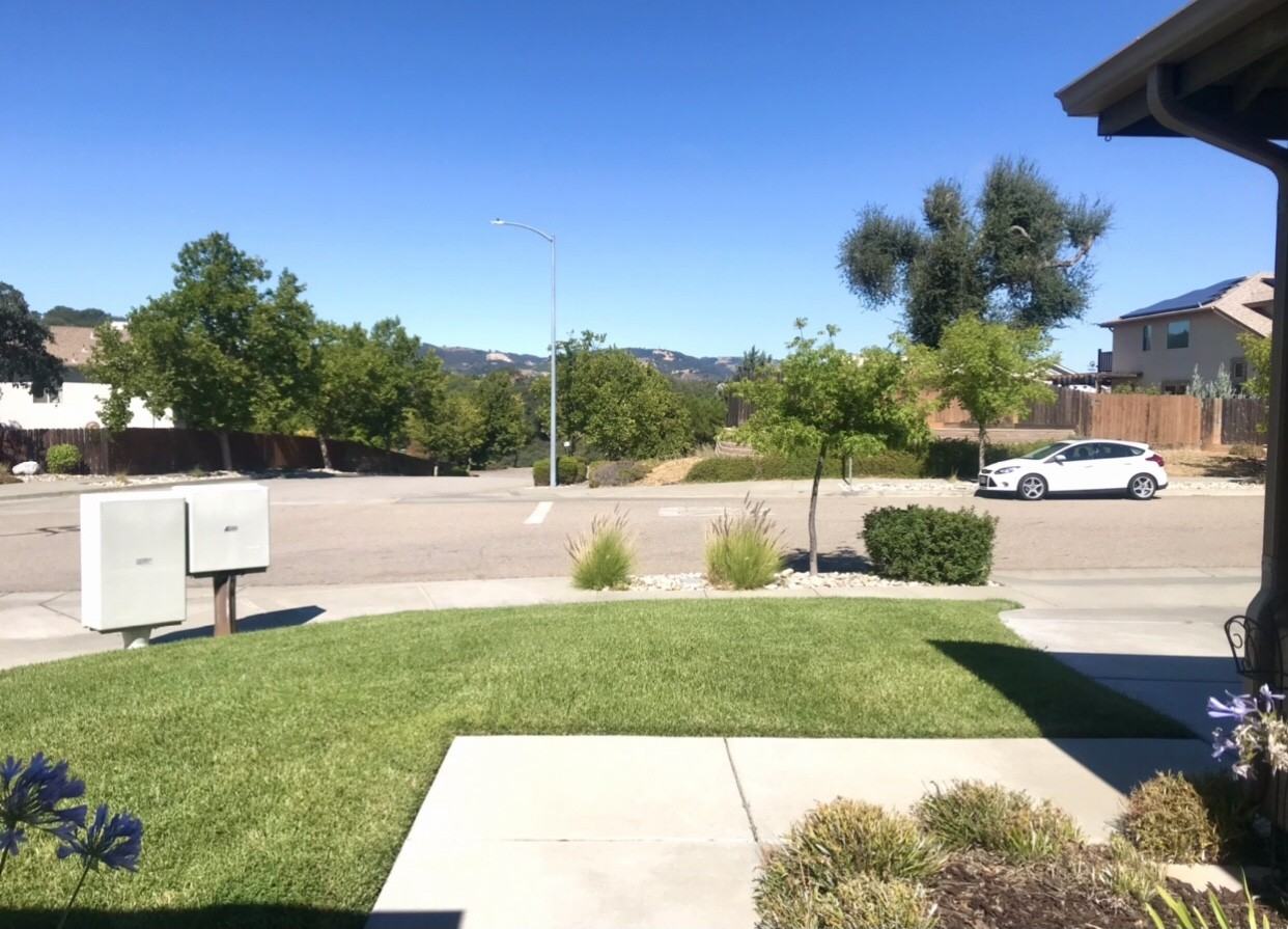 1684 Bella Vista Ct #NA - Photo 2 of 19