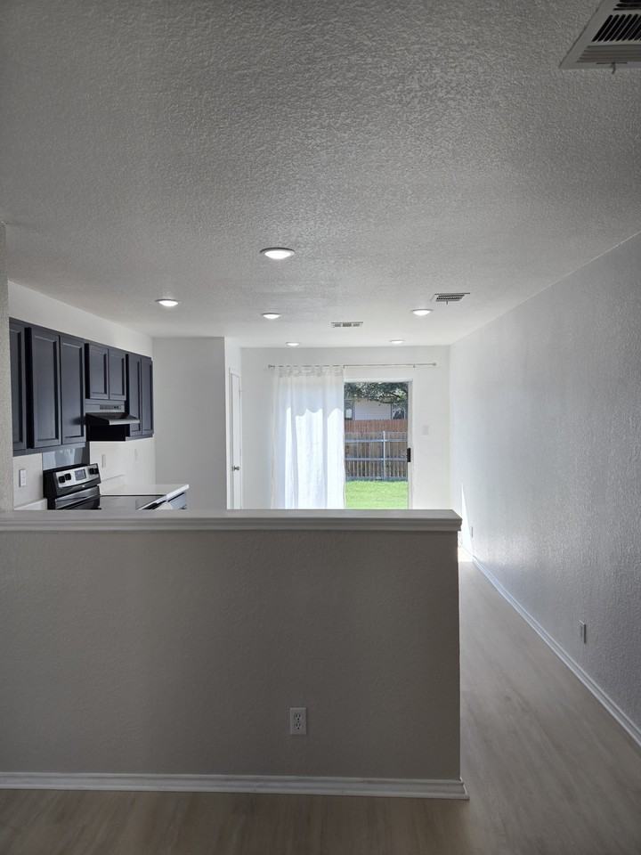 212 Capistrano Dr #NA - Photo 5 of 26