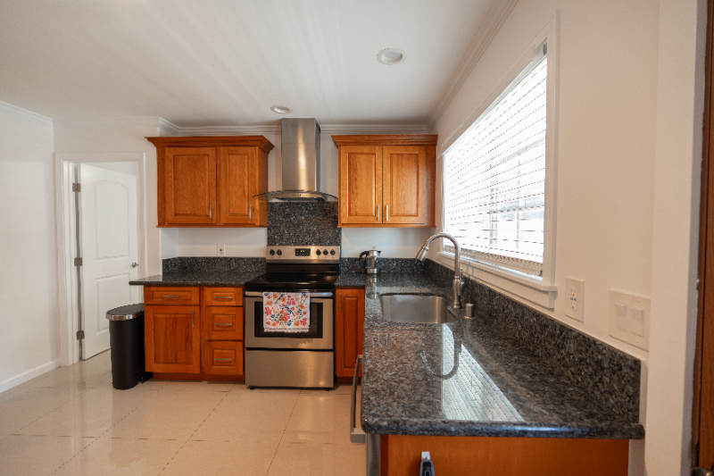 2240a Metcalf Street - Photo 4 of 25