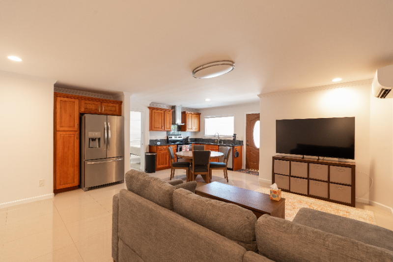 2240a Metcalf Street - Photo 7 of 25