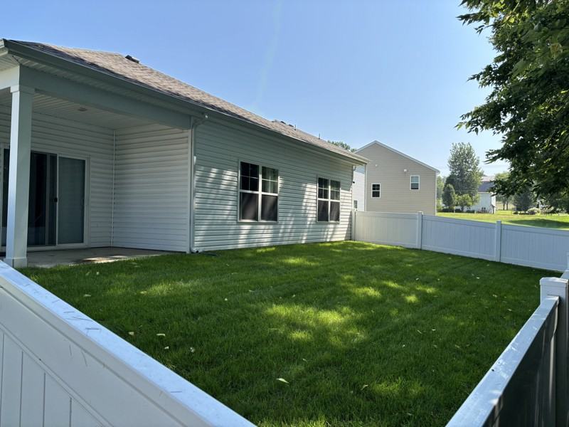 383 Kells Ct E - Photo 2 of 16