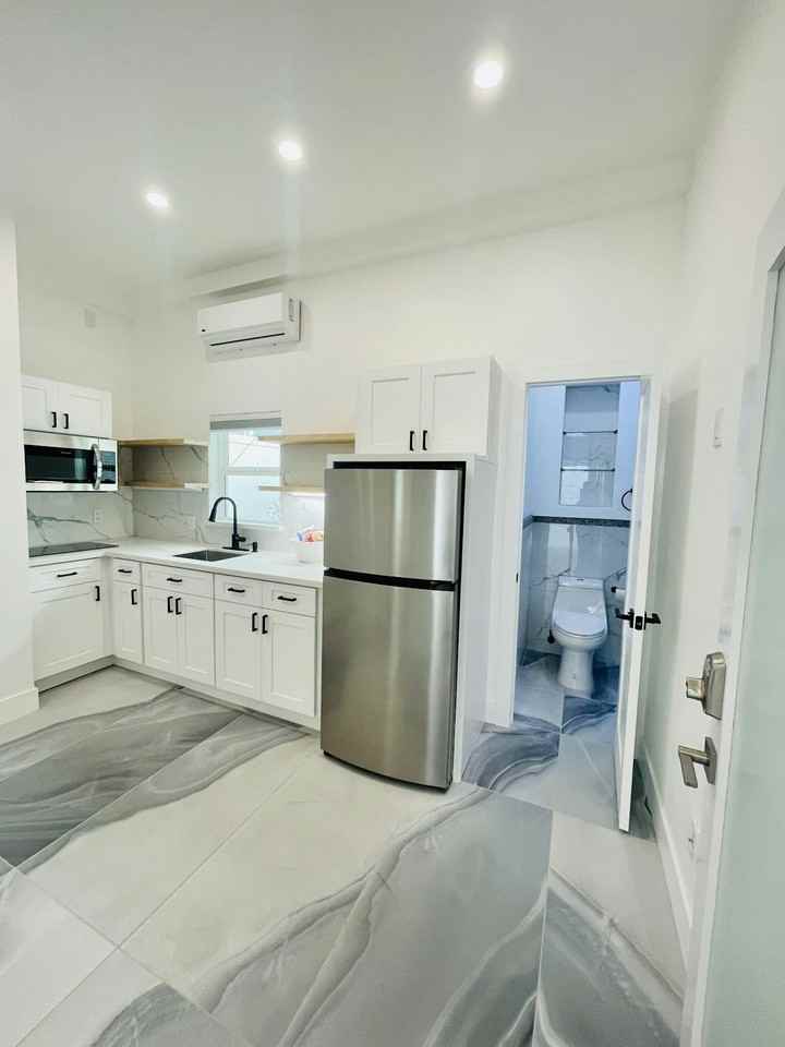 732 Ventura Place, Unit 2 - Photo 5 of 13