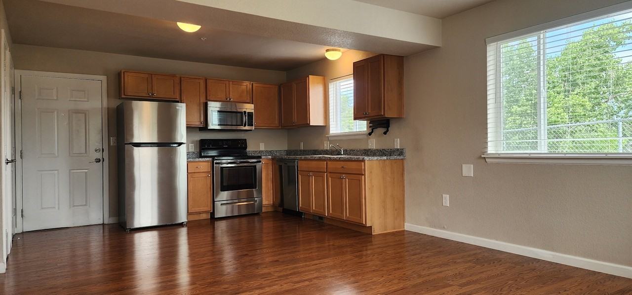 1728 Hampton South, Unit 102 - Photo 2 of 12