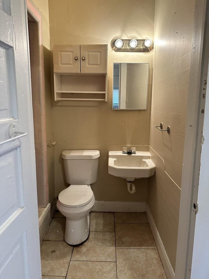 330 Barrett Place - Photo 2 of 8