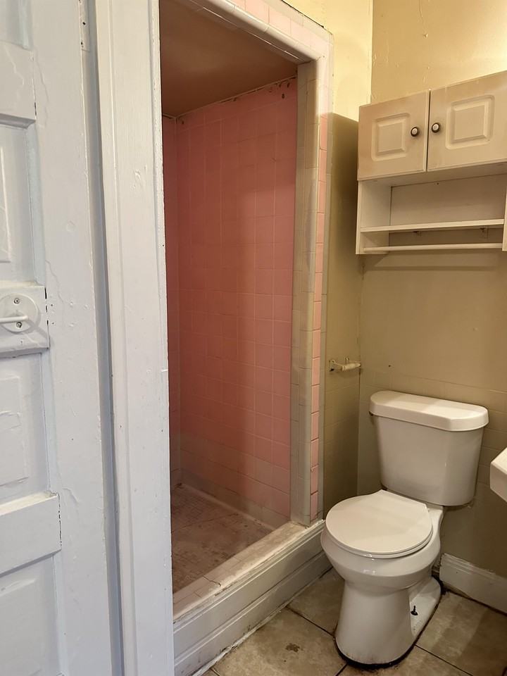 330 Barrett Place - Photo 3 of 8