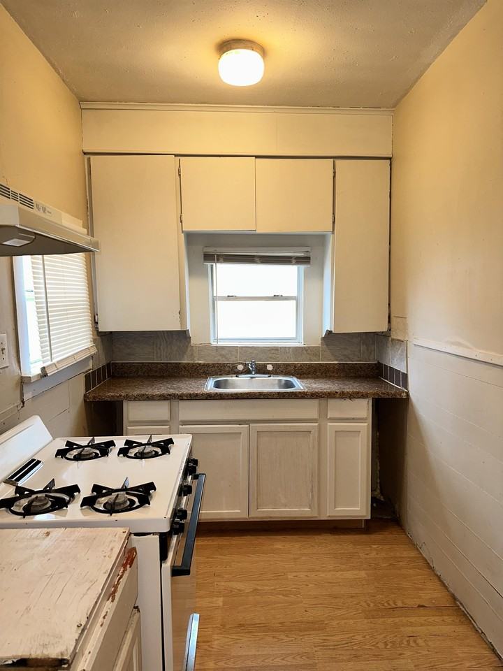 330 Barrett Place - Photo 4 of 8