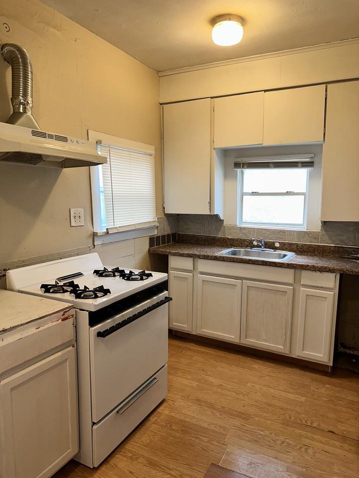 330 Barrett Place - Photo 5 of 8