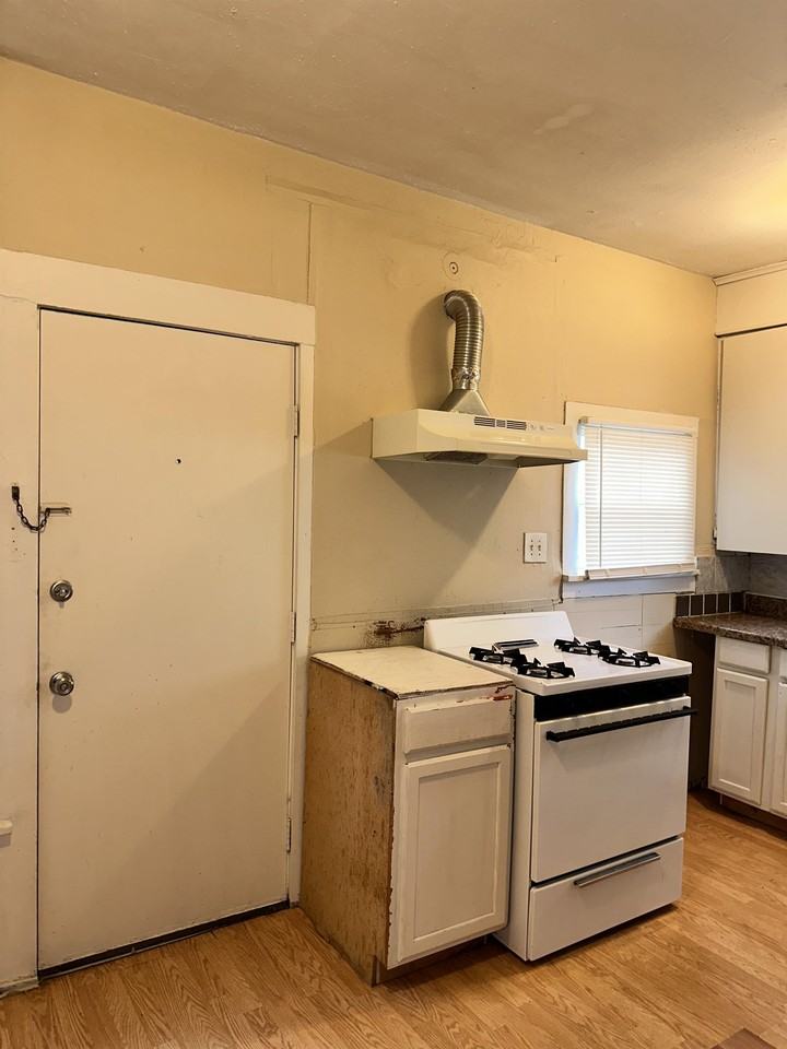 330 Barrett Place - Photo 6 of 8