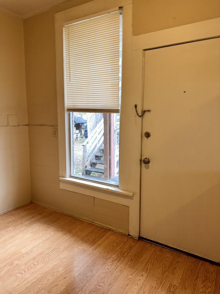 330 Barrett Place - Photo 7 of 8