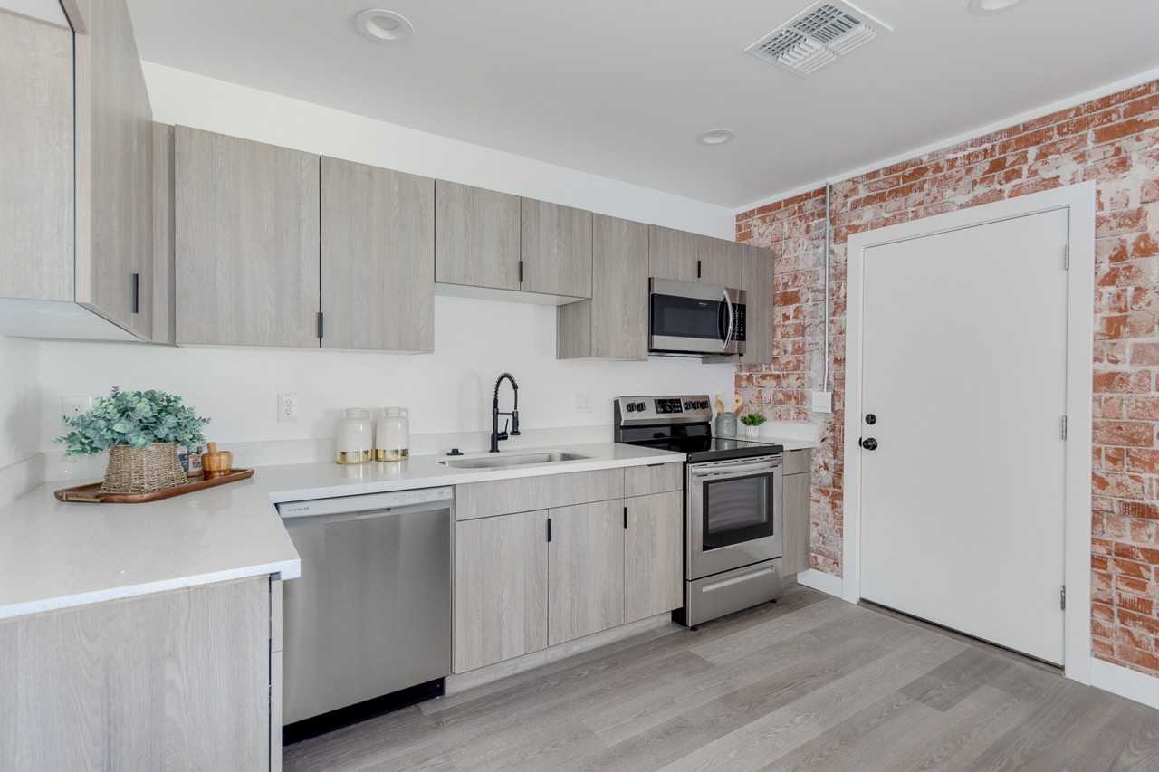 2512 East Thomas Road - Photo 5 of 22