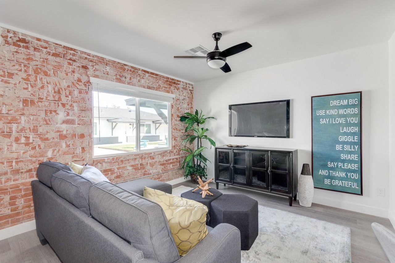 2512 East Thomas Road - Photo 2 of 16