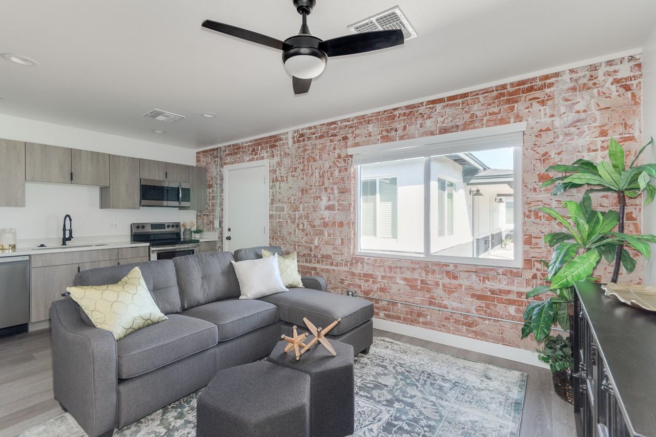 2512 East Thomas Road - Photo 3 of 16