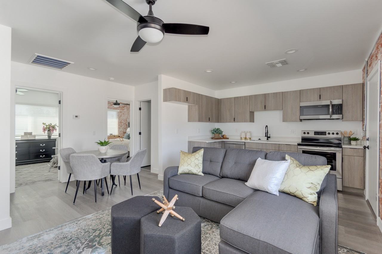 2512 East Thomas Road - Photo 4 of 16