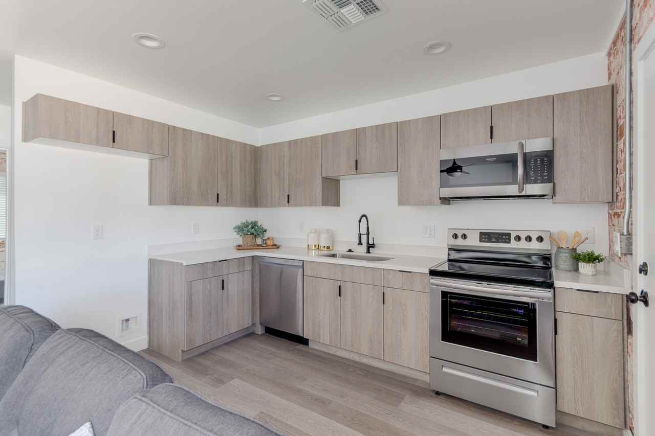 2512 East Thomas Road - Photo 5 of 16