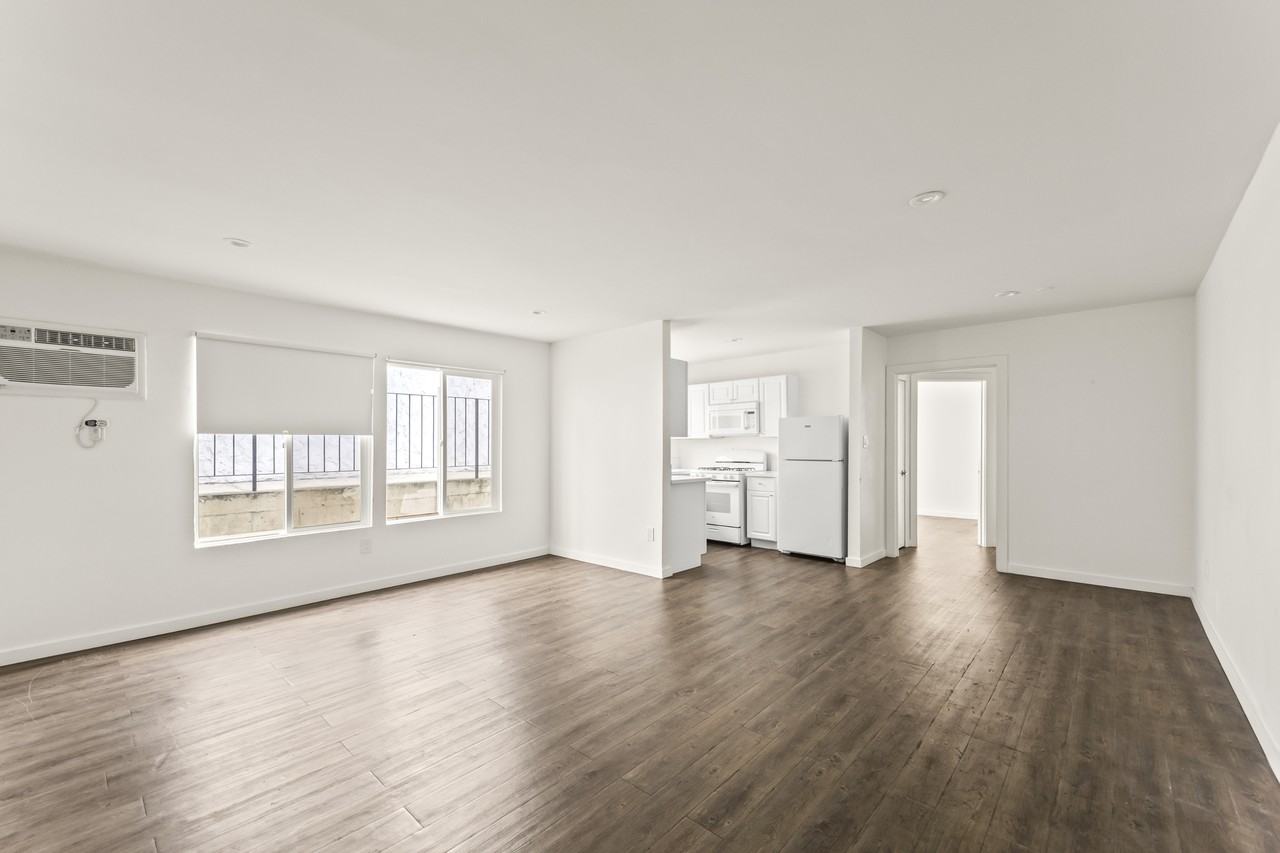 4323 Van Nuys - Photo 3 of 10