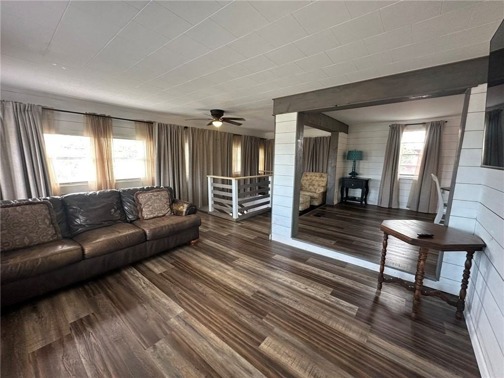 810 S Sandpiper - Photo 2 of 40