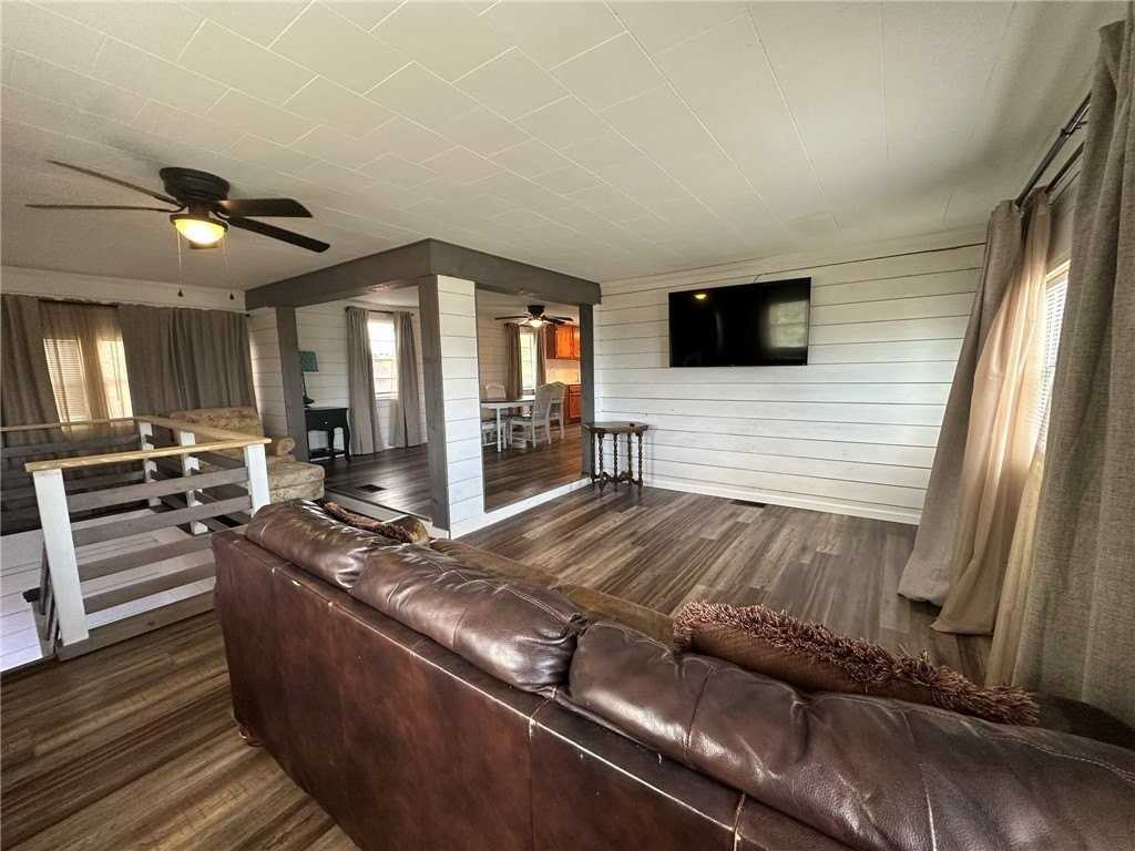 810 S Sandpiper - Photo 4 of 40