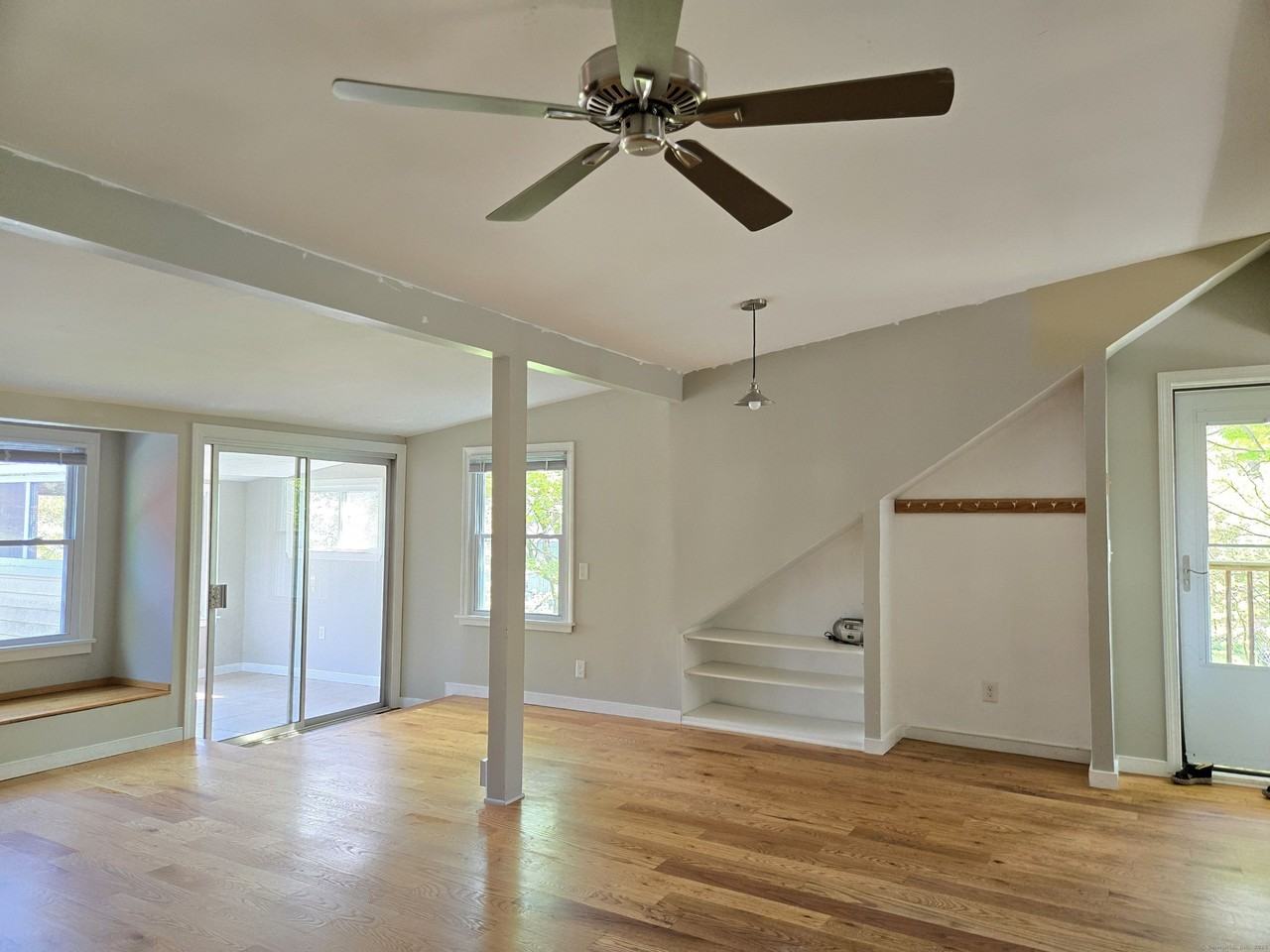 190 Short Beach Road - Photo 3 of 10