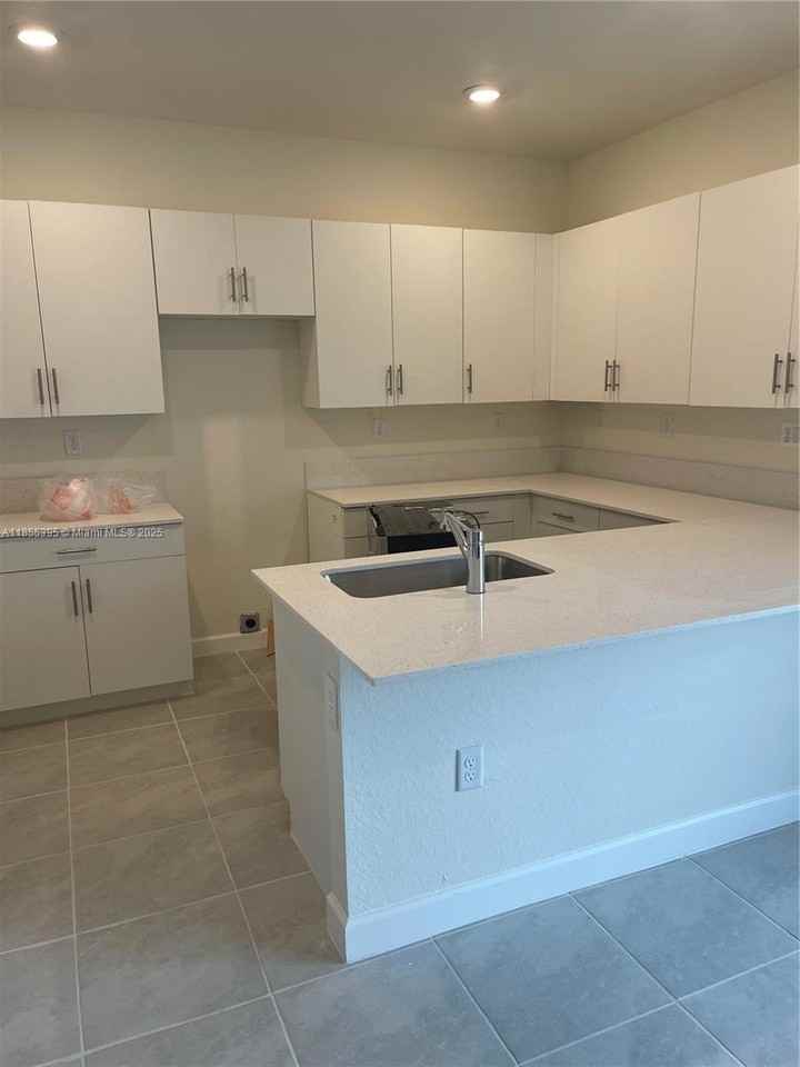 3244 W 114th Ter #3244 - Photo 3 of 16