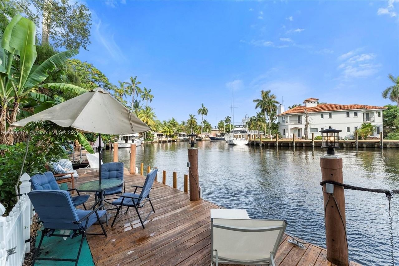 918 Tequesta St - Photo 3 of 39