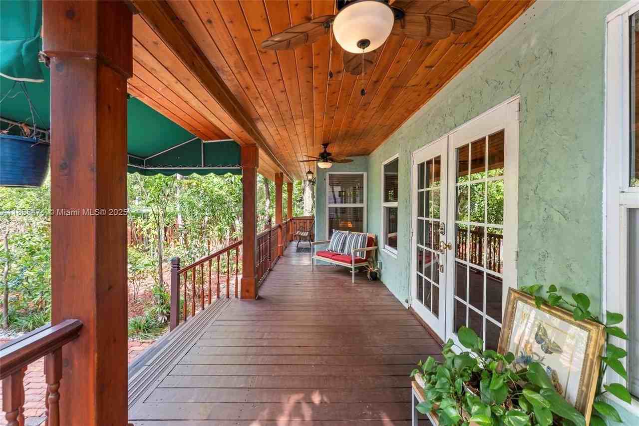 918 Tequesta St - Photo 6 of 39