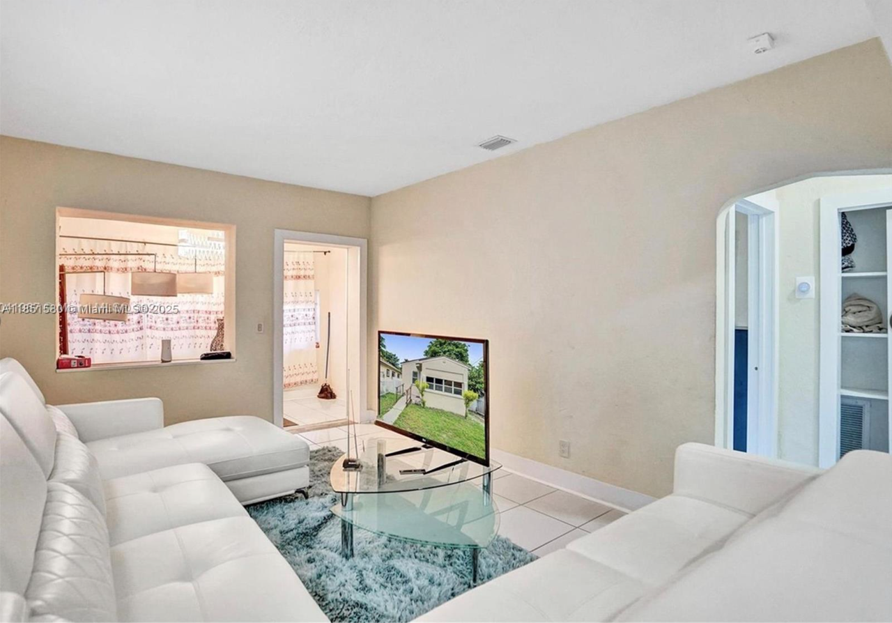 1868 Nw 64th St - Photo 3 of 8