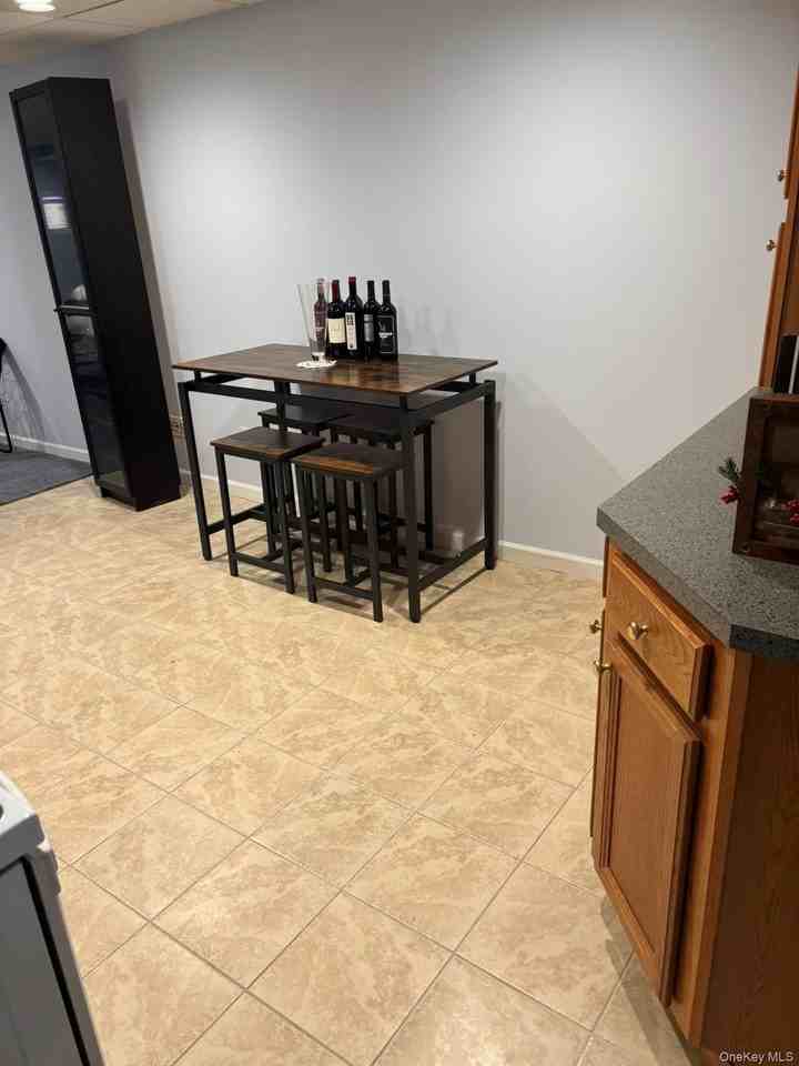 323 Peconic Ave - Photo 5 of 19