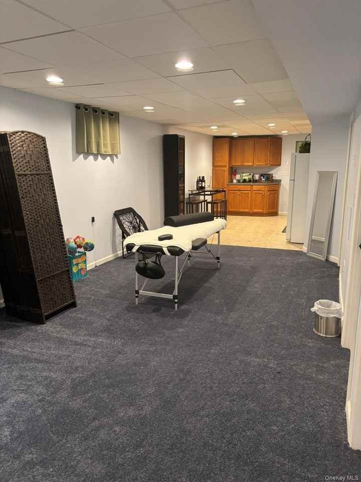 323 Peconic Ave - Photo 6 of 19