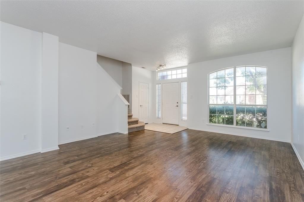 513 Pineview Ln - Photo 6 of 29