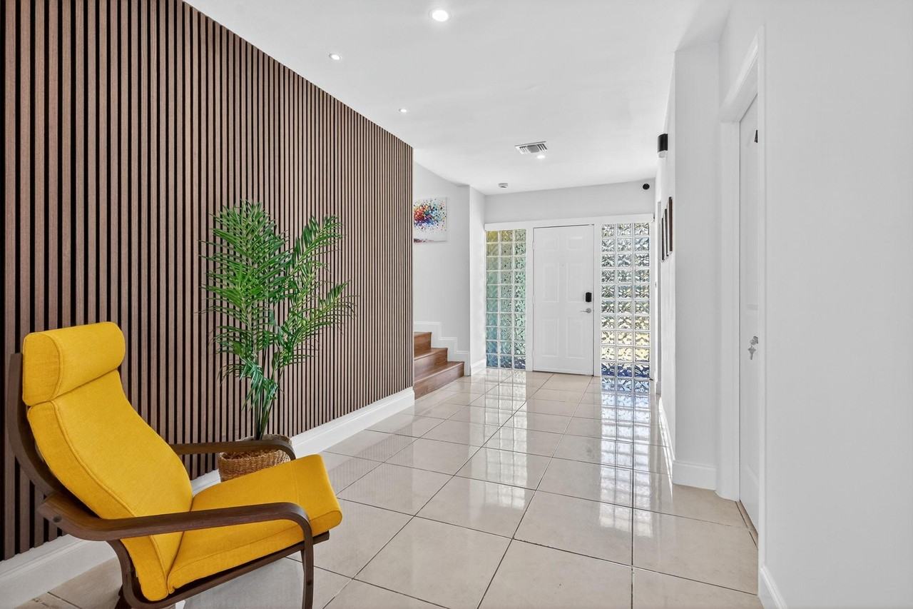 Ne 175th St - Photo 2 of 11