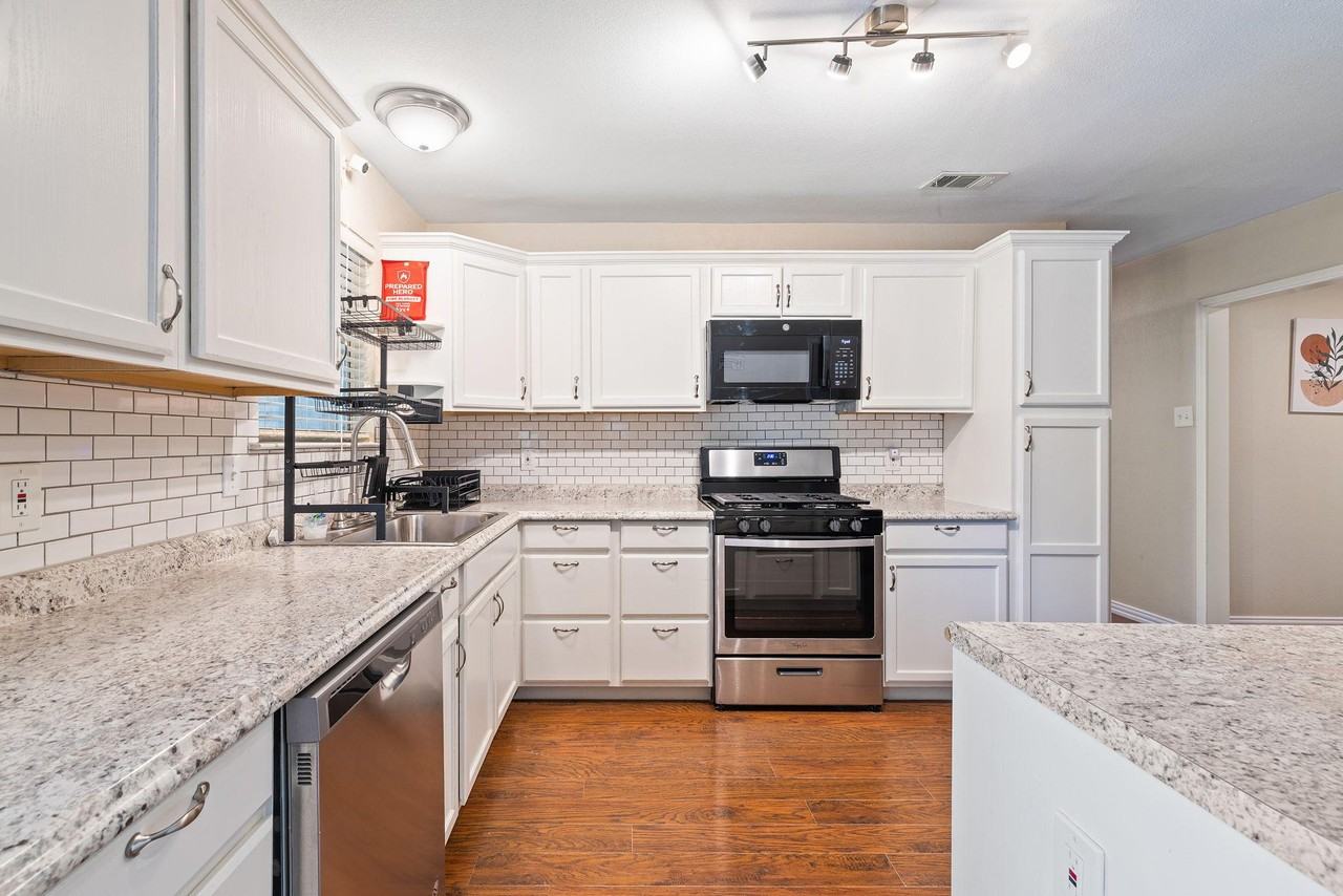 Dazzle Dr - Photo 2 of 8