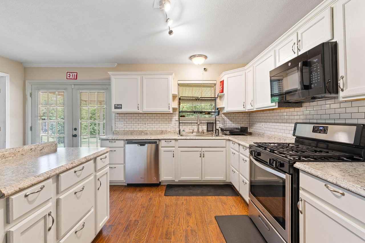 Dazzle Dr - Photo 6 of 8