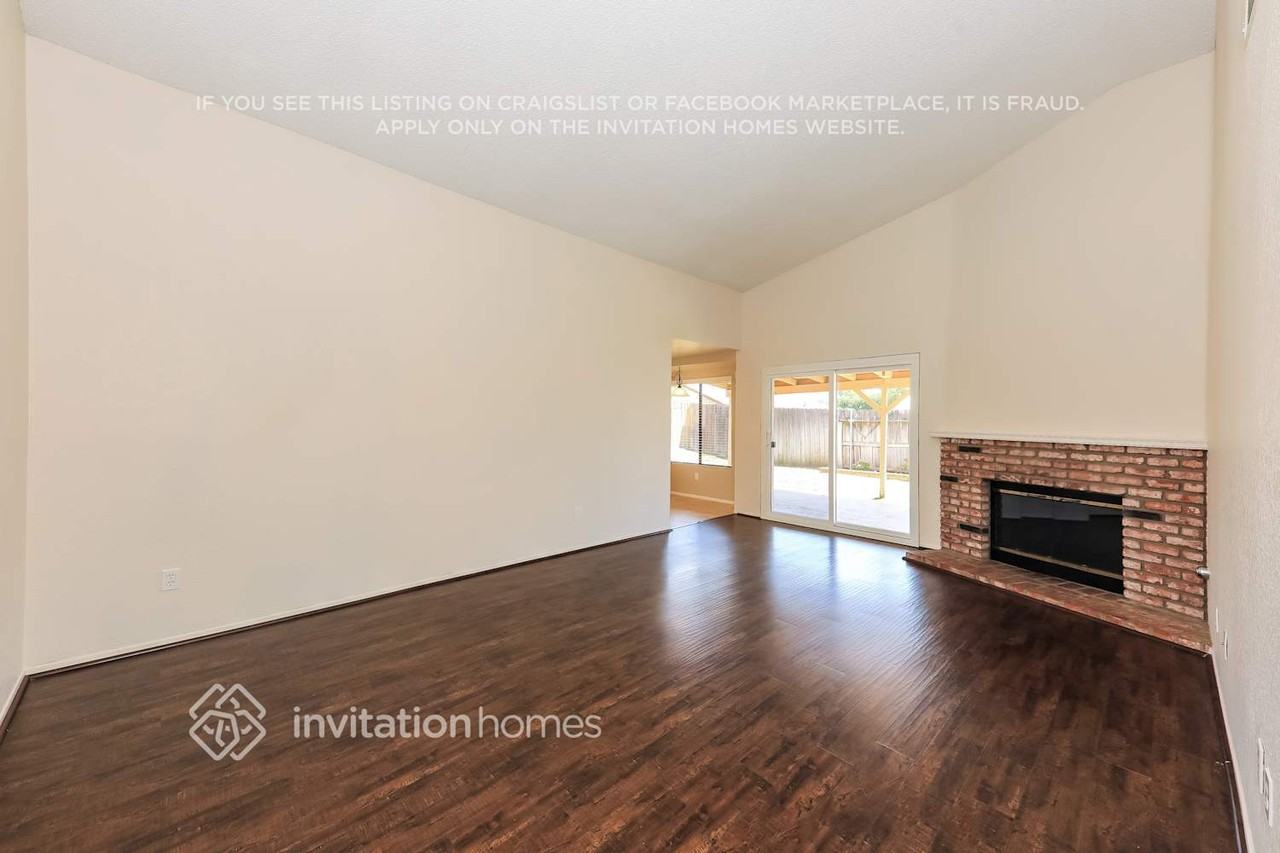 33777 Northview Ln - Photo 3 of 16