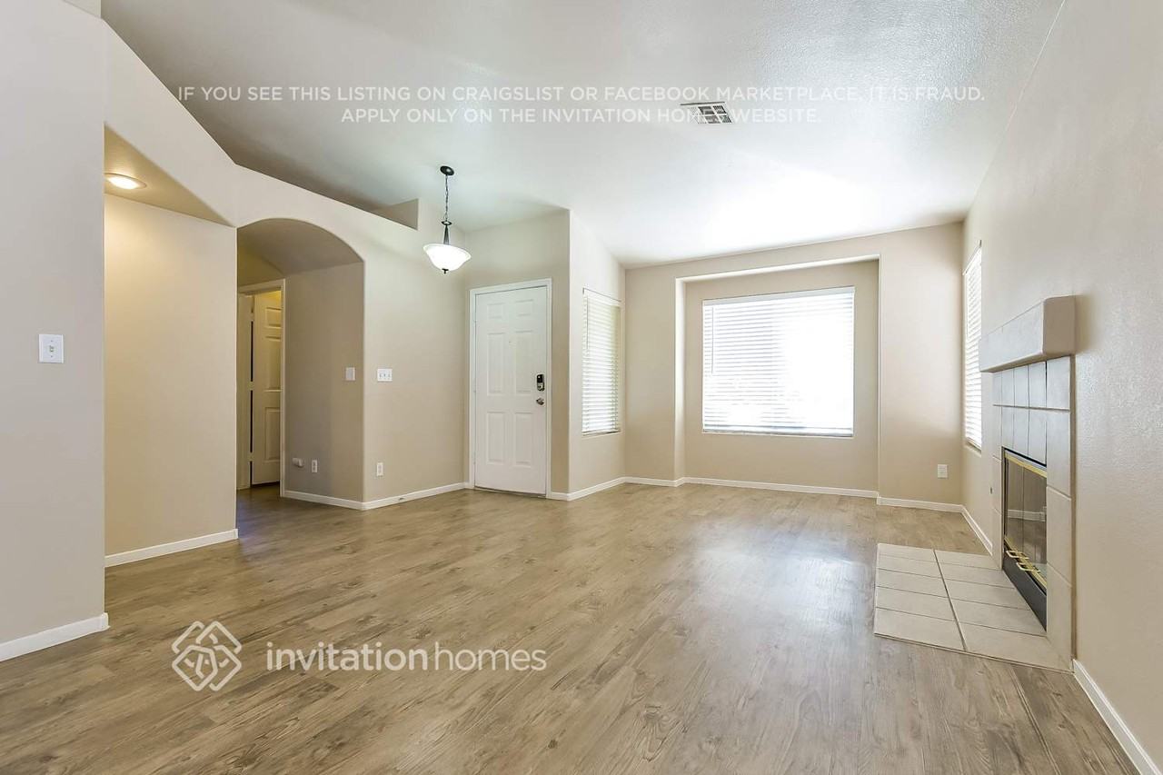 8904 Chenin Ave - Photo 3 of 16