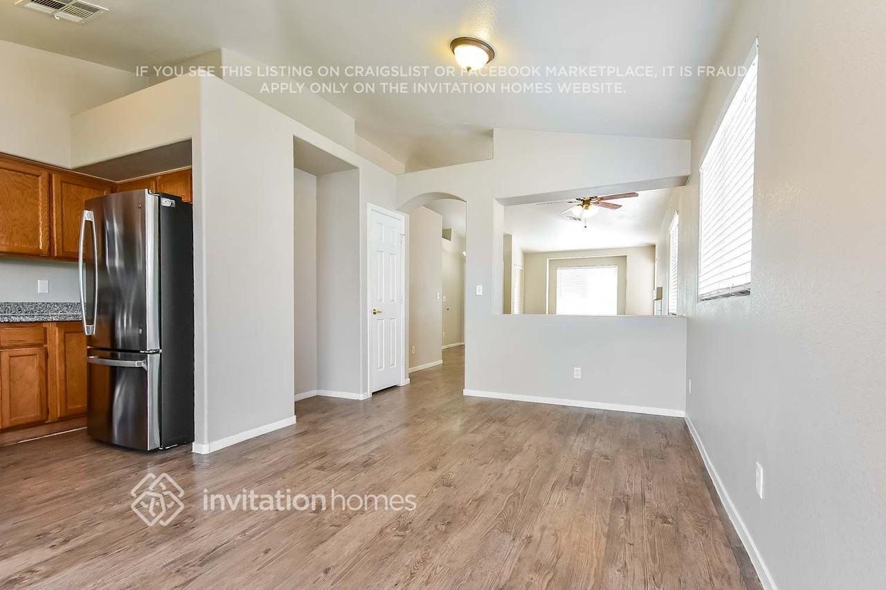 8904 Chenin Ave - Photo 5 of 16