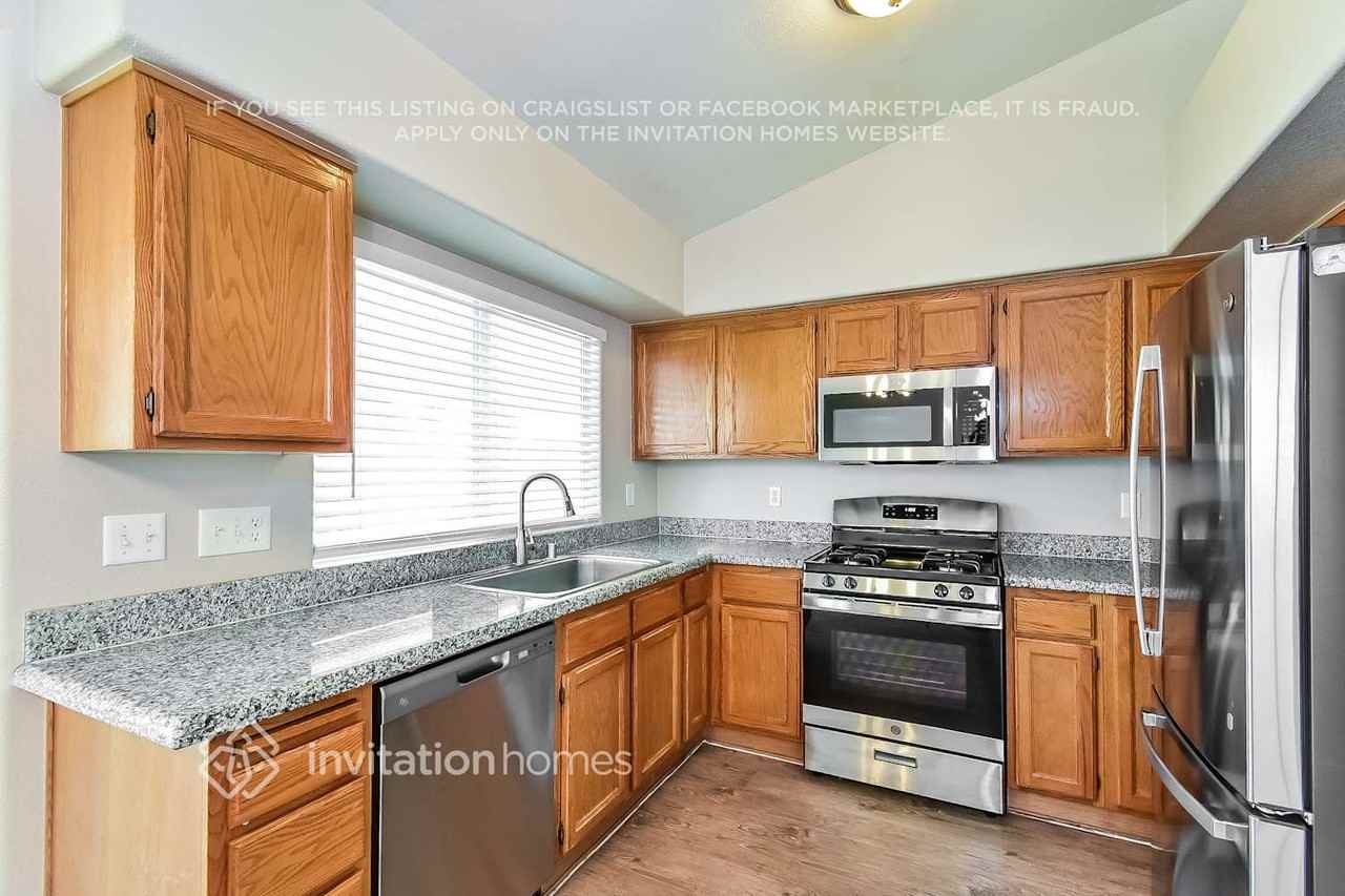 8904 Chenin Ave - Photo 6 of 16