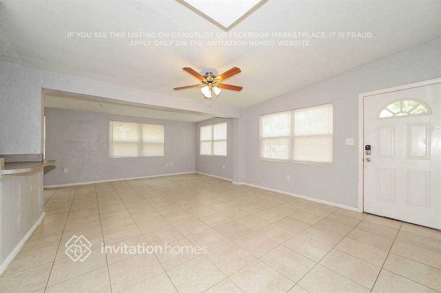 9501 88th Way - Photo 3 of 20