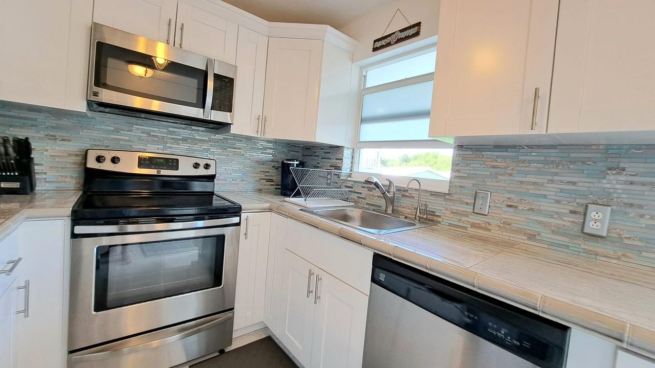 1445 Se 15th Ct #202 - Photo 4 of 32