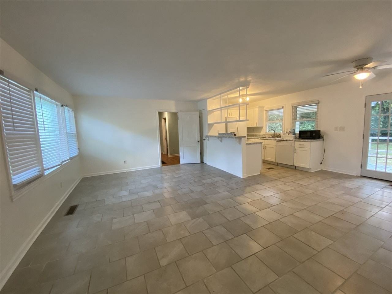 414 Prince St - Photo 2 of 21