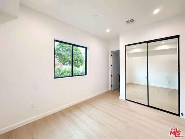 13843 Burbank Blvd - Photo 2 of 8
