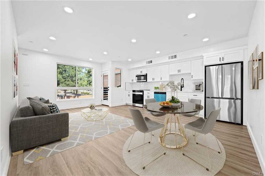 6702 Kester Ave - Photo 2 of 8