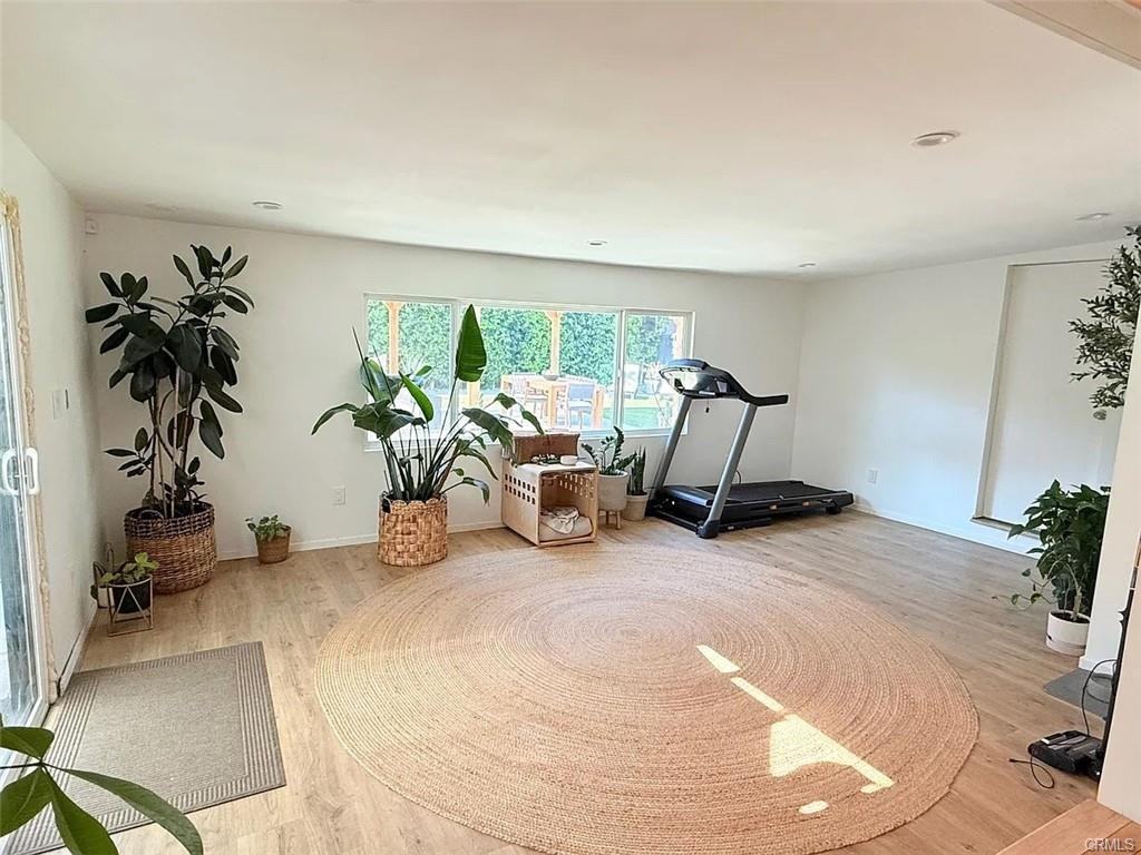 19921 Blythe St - Photo 3 of 8