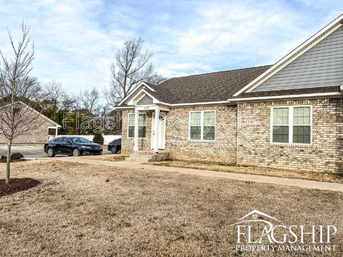 101 Glenwood Trl #B - Photo 3 of 10