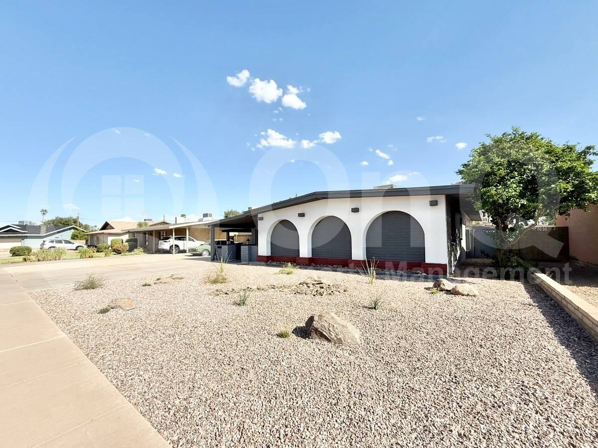 1413 E Wesleyan Dr - Photo 2 of 10