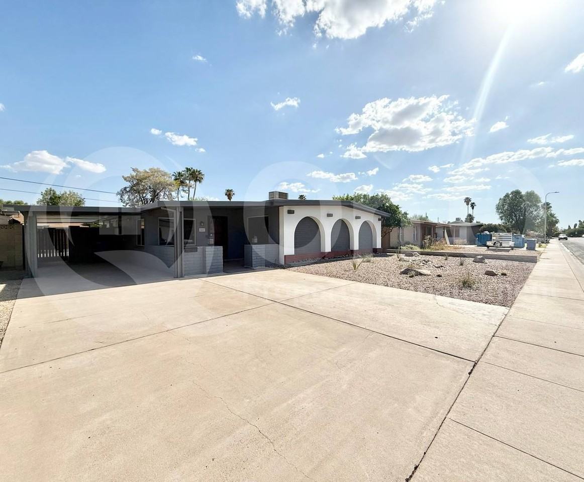 1413 E Wesleyan Dr - Photo 3 of 10