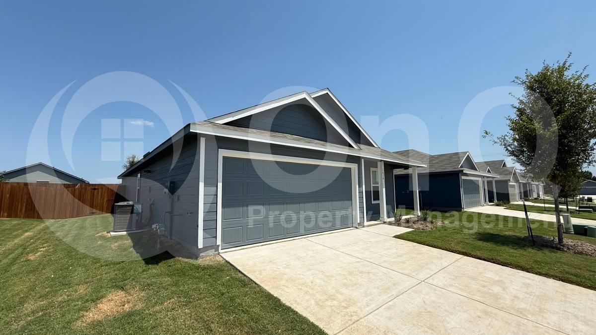 1616 Baugh Street - Photo 2 of 10