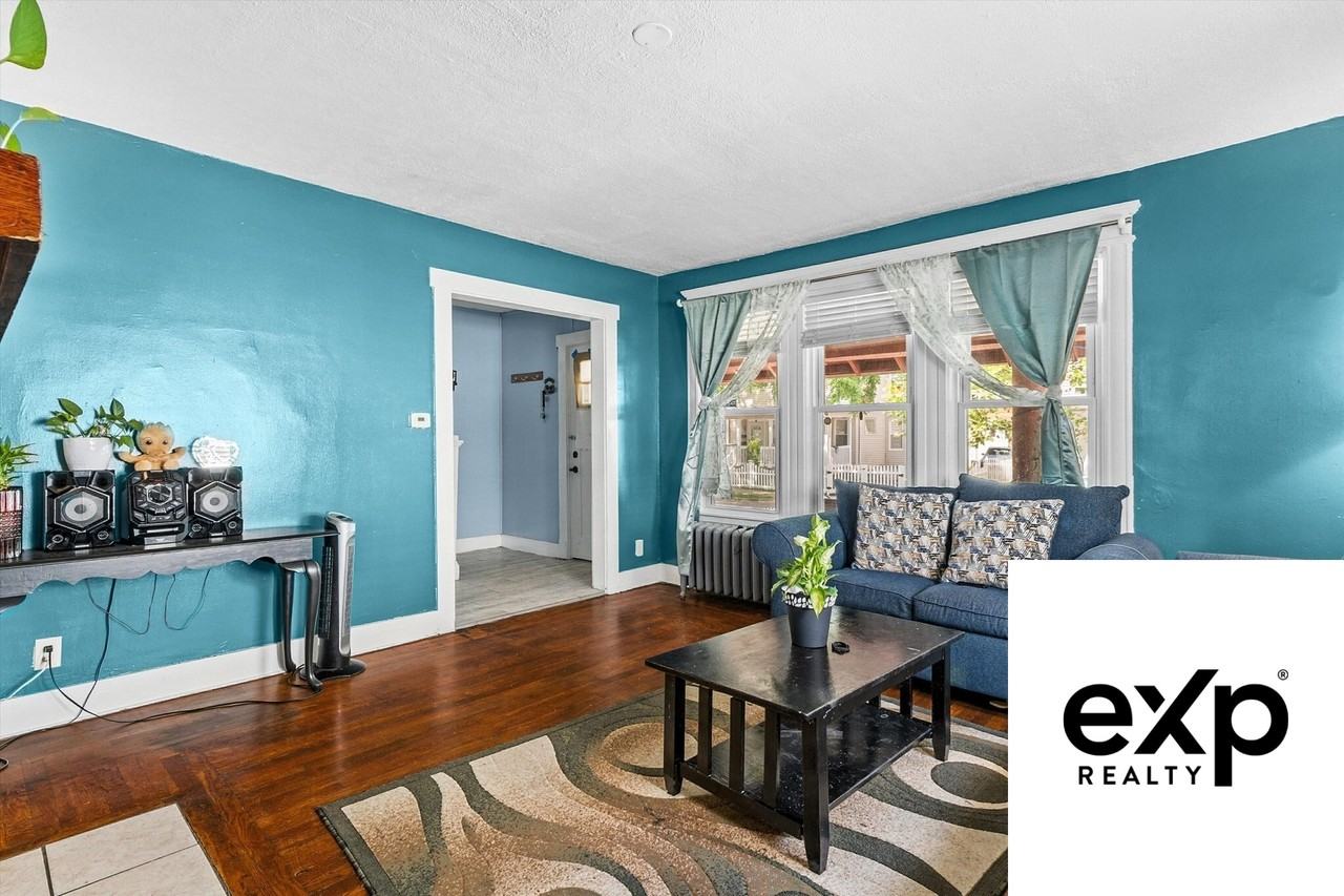 65 Rochelle St - Photo 2 of 22