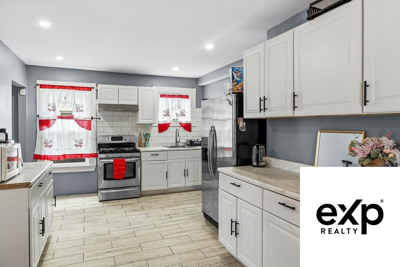 65 Rochelle St - Photo 3 of 22