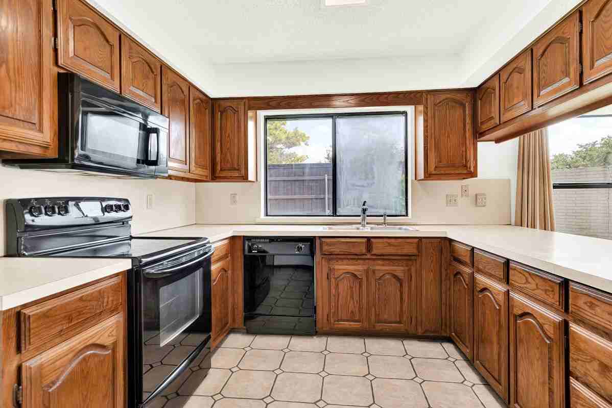 2713 Pinery Ln - Photo 3 of 4